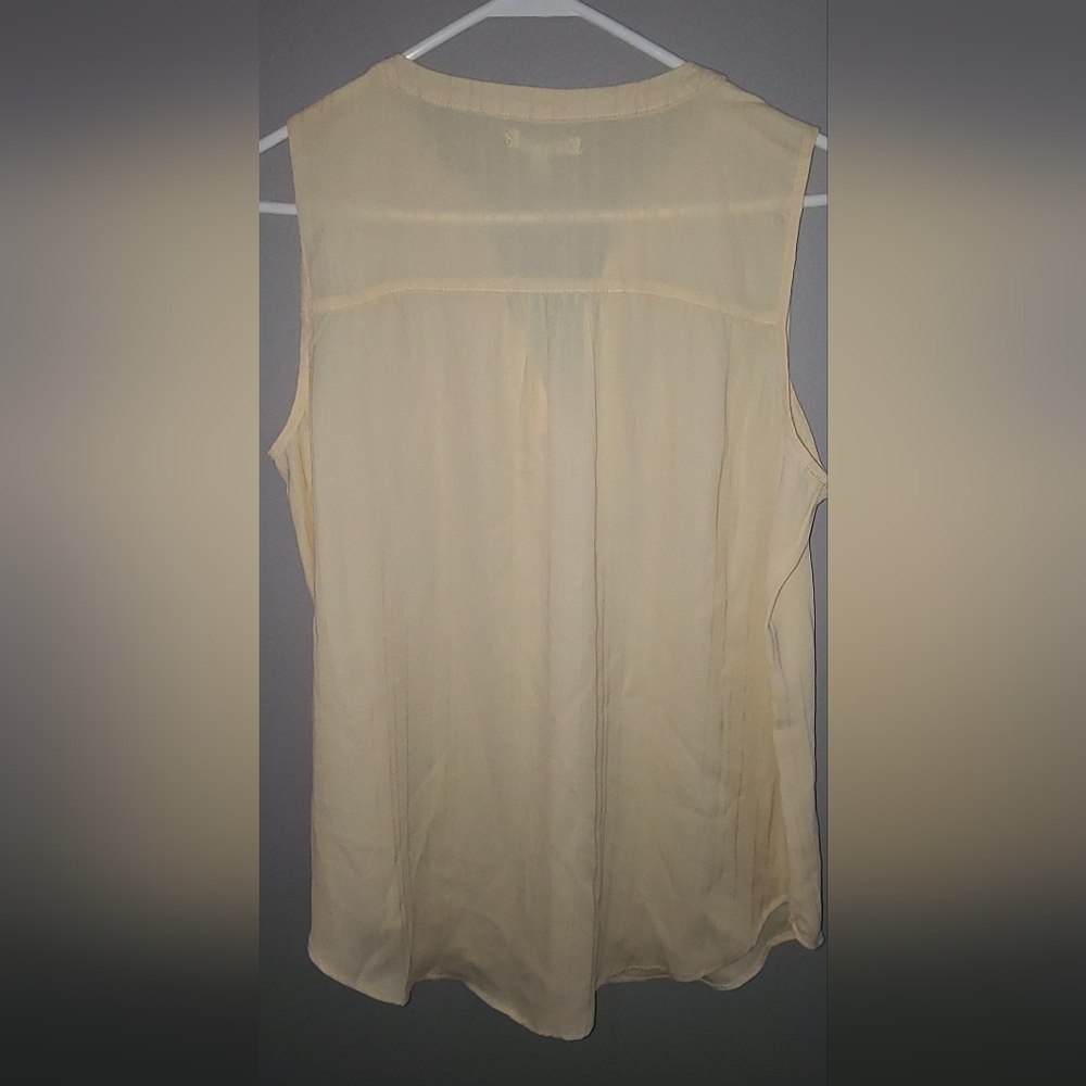 Maurices sleeveless yellow shirt NWT - Picture 2 of 4